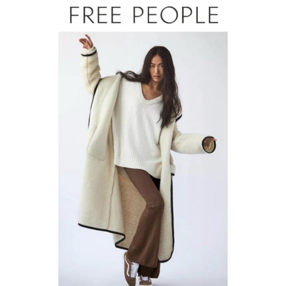 Free People ร Irresistable Teddy Faux Fur Cardigan - Picture 9 of 9